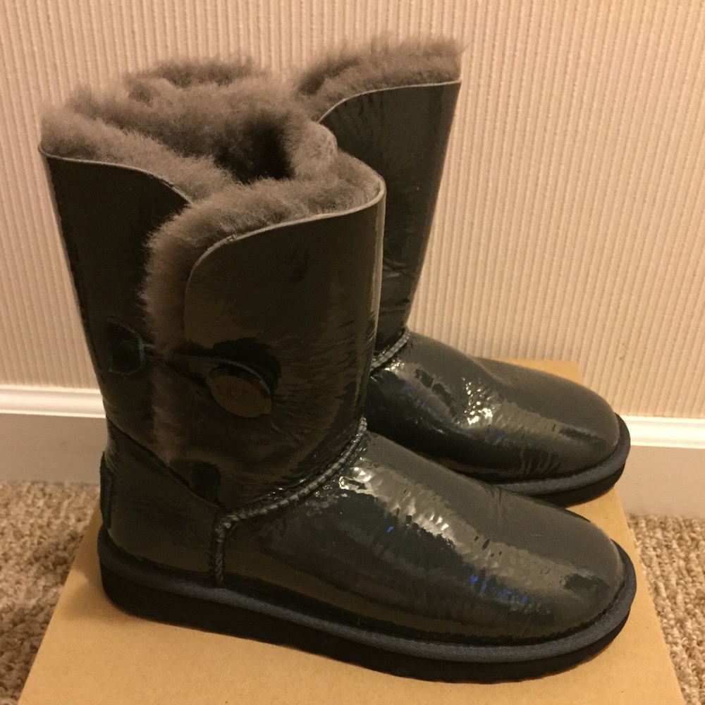 Uggs Size 5 Bailey Button Mirage